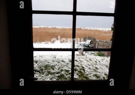 Cley accanto al mare, Norfolk, Inghilterra. Marzo 2013 Cley paludi e Canneti coperto di neve. Foto Stock