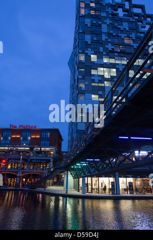 La cassetta postale e il Cubo nel centro della città di Birmingham, Regno Unito Foto Stock