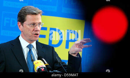 Presidente della Libera liberali (FDP) Guido Westerwelle offre un discorso dopo il suo partito il conclave di Berlino (Germania), 28 giugno 2010. Foto: WOLFGANG KUMM Foto Stock