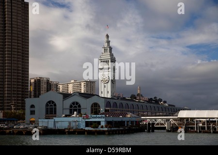 Porto e Ferry Building tower, San Francisco, California, Stati Uniti d'America, STATI UNITI D'AMERICA Foto Stock