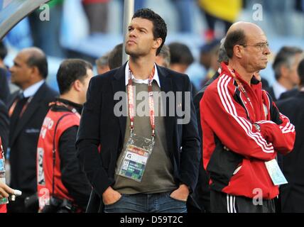 In Germania i feriti della capitano Michael Ballack (C) prima della Coppa del Mondo FIFA 2010 quarterfinal match tra Argentina e Germania alla stadio Green Point di Città del Capo in Sud Africa, 03 luglio 2010. Foto: Bernd Weissbrod dpa - Si prega di fare riferimento a http://dpaq.de/FIFA-WM2010-TC +++(c) dpa - Bildfunk+++ Foto Stock