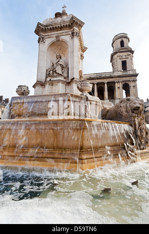 Fountaine Saint-Sulpice e chiesa di Saint Sulpice a Parigi, Francia Foto Stock