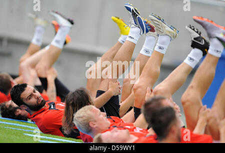 Bundesliga tedesca club Eintracht Frankfurt di Halil ALTINTOP come il team inizia la sua formazione a Francoforte sul Meno, Germania, 05 luglio 2010. Foto: Marius Becker Foto Stock