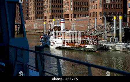 Battello a vapore "Freya' è ormeggiata al porto per navi tradizionali ad Amburgo, Germania, 27 marzo 2013. Più di cento anni di battelli a vapore avrà inizio delle visite guidate del porto di Amburgo e mezza giornata di gite sul fiume Elba il 30 marzo 2013. Foto: Sven Hoppe Foto Stock