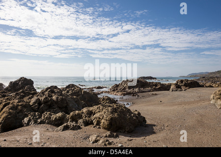 Costa rocciosa di Playa Montezuma in Puntarenas Provincia di Costa Rica. Foto Stock