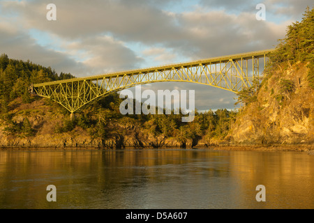 Deception Pass Bridge, inganno Pass del Parco Statale di Whidbey Island, Washington Foto Stock