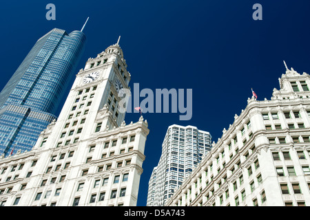 TRUMP TOWER (©grattacieli Skidmore OWINGS MERRILL 2009) Wrigley Building (©GAP&W 1924) North Michigan Drive downtown Chicago ILLINOIS USA Foto Stock