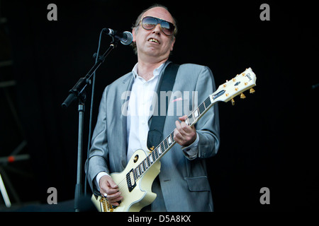 Luglio 17, 2012 - Mick Jones e la giustizia stasera band suona dal vivo presso la città del Festival del suono, Milano, Italia Foto Stock