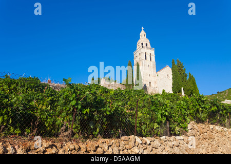 San Nicola chiesa nella città di Komiza sull isola di Vis Off la costa croata Foto Stock