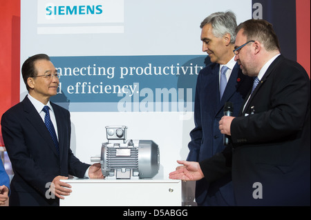 Hannover, Germania, Wen Jiabao, primo ministro cinese, presso la Fiera di Hannover stand di Siemens AG Foto Stock