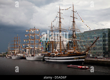 Amerigo Vespucci,Tall Ship Docks di Dublino, Irlanda 2012 Foto Stock