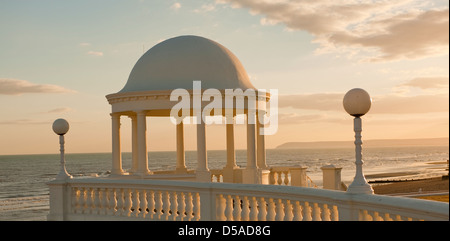 Il collonade a Bexhill-on-sea preso in serata Foto Stock