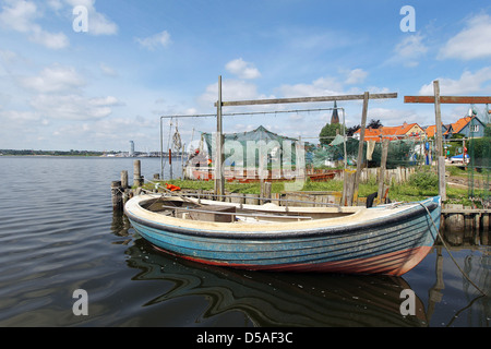 Schleswig, Germania, il villaggio di pescatori di Holm Schleswig è situato a destra sulla Schlei Foto Stock