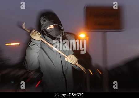 Flensburg, Germania, ladro con palanchino davanti a un segno Foto Stock