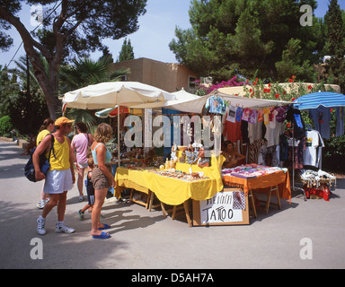 Bancarelle del Mercato hippy di Punta Arabi, Es Cana, Ibiza, Isole Baleari, Spagna Foto Stock