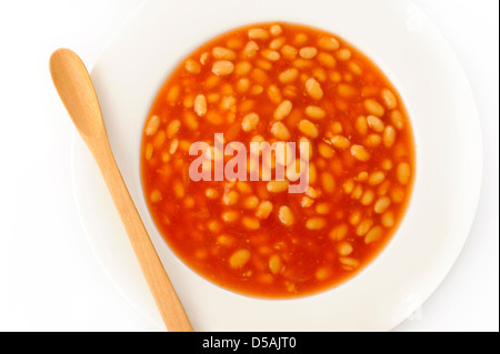 Fagioli cotti su una piastra bianca Foto Stock