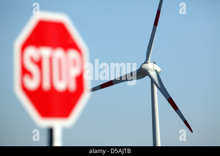 Horstedt, Germania, stop nella parte anteriore di una turbina eolica Foto Stock