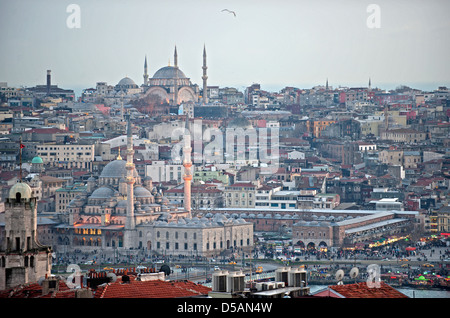 Istanbul, Turchia, la Moschea di Suleymaniye e lasciato il Sultan Ahmet Mosque Foto Stock