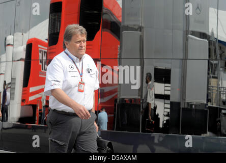 Mercedes direttore Motorsport Norbert Haug a Hockenheim circuito di Hockenheim, in Germania, 22 luglio 2010. Il 2010 di Formula 1 Gran Premio di Germania che si svolgerà il 25 luglio. Foto: ROLAND WEIHRAUCH Foto Stock