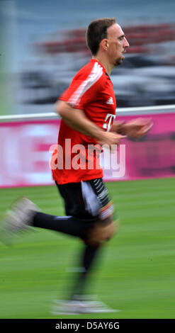 Bundesliga tedesca club FC Bayern Munich winger di Franck Ribery partecipa a un corso di formazione del suo club di Monaco di Baviera, Germania, il 25 luglio 2010. Il francese international è il primo del Bayern Monaco di Baviera la Coppa del Mondo FIFA 2010 ai giocatori di tornare al club di formazione. Foto: Frank Leonhardt Foto Stock