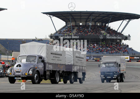 Autocarri storici partecipare al XXV International ADAC Truck Grand Prix al circuito del Nurburgring in Nuerburg, Germania, 25 luglio 2010. Foto: Thomas Frey Foto Stock