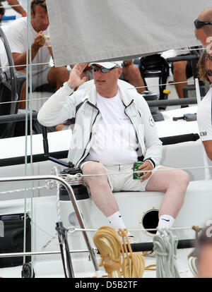 Il re Harald di Norvegia partecipa al terzo giorno della ventinovesima edizione della vela Coppa del Re (Copa del Rey) sull isola di Mallorca, Agosto 4, 2010. Foto: Patrick van Katwijk Foto Stock