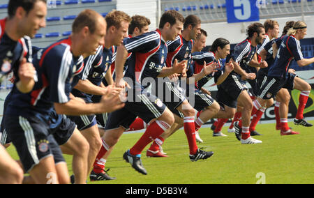 Bundesliga tedesca club FC Bayern Monaco di Baviera i giocatori nella foto durante il club di inverno training camp a Dubai, Emirati Arabi Uniti, 03 gennaio 2010. Il Bayern Monaco mantiene i suoi allenamenti invernali camp a Dubai per circa una settimana. Foto: PETER KNEFFEL Foto Stock