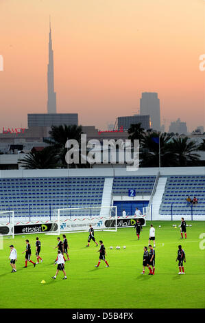 Bundesliga tedesca club FC Bayern Monaco di Baviera i giocatori nella foto durante il club di training camp a Dubai, Emirati Arabi Uniti, 07 gennaio 2009. Foto: PETER KNEFFEL Foto Stock