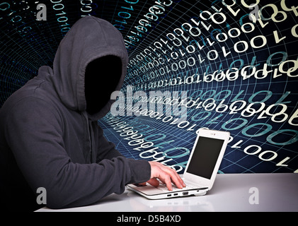 Nessun volto hacker e il codice binario Foto Stock