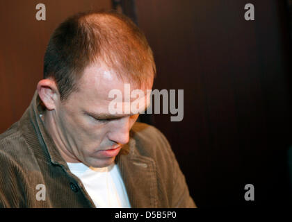 Boxer professionale Juergen Braehmer nella foto dopo la condanna presso la corte distrettuale di Schwerin, Germania, 12 gennaio 2010. Il 31-anno-vecchio Braehmer fu accusato di gravi lesioni corporali e insulto ed è stato condannato a un anno e quattro mesi di reclusione. Presumibilmente, Braehmer ha colpito una donna in faccia e insultato la sua in una discoteca a Schwerin nel 2008. Braehmer, che ha perso la sua crociera Foto Stock