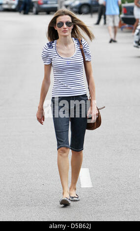 La principessa Letizia di Spagna partecipa al quinto giorno della ventinovesima edizione della vela Coppa del Re (Copa del Rey) sull'isola di Mallorca, 6 agosto 2010. Foto: Patrick van Katwijk Foto Stock