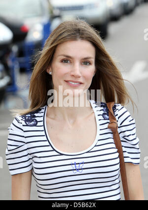 La principessa Letizia di Spagna partecipa al quinto giorno della ventinovesima edizione della vela Coppa del Re (Copa del Rey) sull'isola di Mallorca, 6 agosto 2010. Foto: Patrick van Katwijk Foto Stock