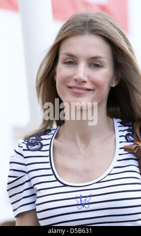 La principessa Letizia di Spagna partecipa al quinto giorno della ventinovesima edizione della vela Coppa del Re (Copa del Rey) sull'isola di Mallorca, 6 agosto 2010. Foto: Patrick van Katwijk Foto Stock