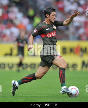 Stuttgart, Ciprian Marica controlla la palla durante il match della Bundesliga FSV Mainz 05 vs VfB Stuttgart a Bruchweg stadium di Mainz, Germania, 22 agosto 2010. Mainz sconfitto Stuttgart con 2-0. Foto: Arne Dedert Foto Stock