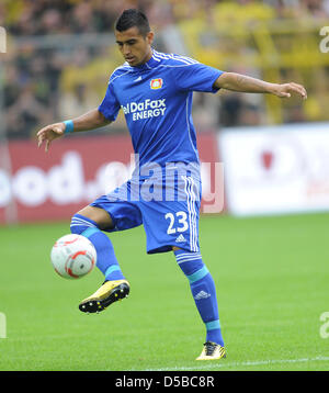 Leverkusen è Arturo Vidal dal Cile controlla la palla durante il match della Bundesliga Borussia Dortmund vs Bayer Leverkusen al Signal Iduna Park di Dortmund, Germania, il 22 agosto 2010. Foto: Achim Scheidemann Foto Stock