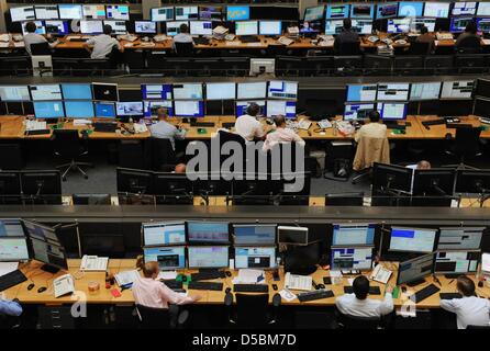 Broker sono a lavoro presso la Borsa di Stoccarda, Germania, 10 settembre 2010. Borsa di Stoccarda è la seconda più grande borsa in Germania e il decimo più grande in Europa. Foto: Marijan Murat Foto Stock