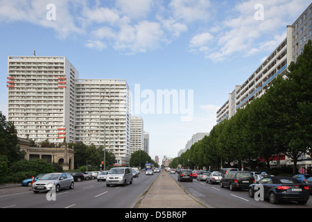 Berlino, Germania, guardando Leipziger Strasse in Berlin-Mitte Foto Stock