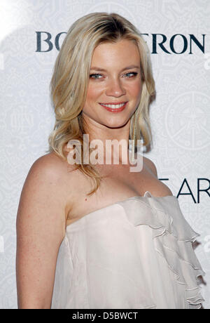 L'attrice Amy Smart arriva alla terza arte annuale di Elysium " Cielo " la carità di Gala in Beverly Hills Los Angeles, California, USA, 16 gennaio 2010. L'arte di Elysium è una organizzazione non-profit a lavorare con attori, artisti e musicisti per aiutare i bambini che sono alle prese con gravi condizioni mediche. Foto: Hubert Boesl Foto Stock