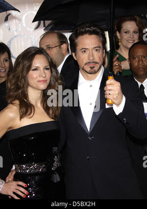 Noi attore Robert Downey Jr e sua moglie Susan Levin arrivare arrivare per la 67th Golden Globe Awards a Los Angeles, Stati Uniti d'America, 17 gennaio 2010. I globi onore di eccellenza per il cinema e la televisione. Foto: Hubert Boesl Foto Stock