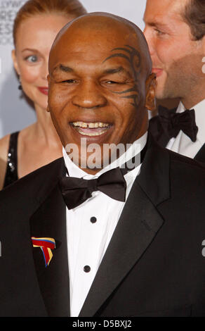 Noi boxeur Mike Tyson pone nella sala stampa della sessantasettesima Annuale di Golden Globe Awards presentato dalla Hollywood Foreign Press Association presso Hotel Beverly Hilton di Beverly Hills, Los Angeles, Stati Uniti d'America, 17 gennaio 2010. Foto: Hubert Boesl Foto Stock