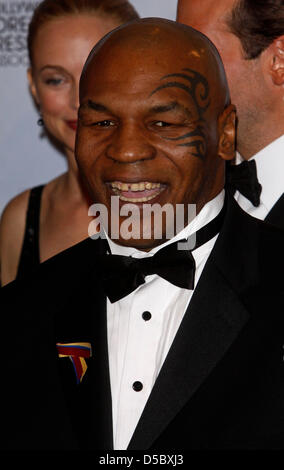 Noi boxeur Mike Tyson pone nella sala stampa della sessantasettesima Annuale di Golden Globe Awards presentato dalla Hollywood Foreign Press Association presso Hotel Beverly Hilton di Beverly Hills, Los Angeles, Stati Uniti d'America, 17 gennaio 2010. Foto: Hubert Boesl Foto Stock