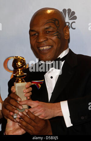 Noi boxeur Mike Tyson pone nella sala stampa della sessantasettesima Annuale di Golden Globe Awards presentato dalla Hollywood Foreign Press Association presso Hotel Beverly Hilton di Beverly Hills, Los Angeles, Stati Uniti d'America, 17 gennaio 2010. Foto: Hubert Boesl Foto Stock