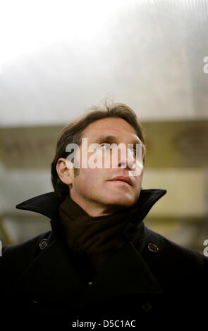 Amburgo allenatore Bruno Labbadia mostrato durante la Bundesliga tedesca partita di calcio Borussia Dortmund vs SV Hamburg al Signal Iduna Park di Dortmund, Germania, 23 gennaio 2010. Foto: Rolf Vennenbernd Foto Stock