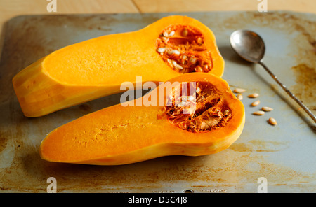 La zucca metà pronti per la cottura Foto Stock