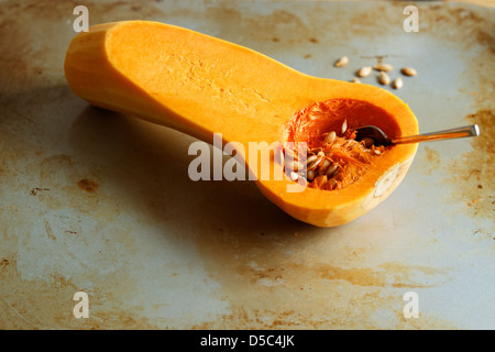 La zucca metà pronti per la cottura Foto Stock