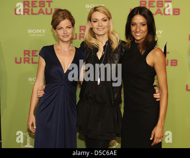 Mira Bartuschek Martina Hill e Melanie Wininger presso la prima mondiale di "Resturlaub' a Mathaeser Filmpalast. Monaco di Baviera, Foto Stock