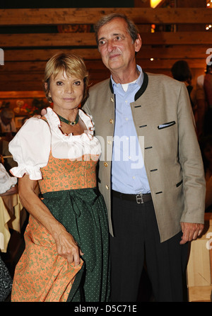 Uschi Glas e suo marito Dieter Hermann a Oktoberfest 2011. Monaco di Baviera, Germania - 29.09.2011 Foto Stock