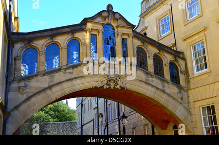 Hertford Bridge, noto anche come il Ponte dei Sospiri, Hertford College di Oxford, Inghilterra, Regno Unito Foto Stock