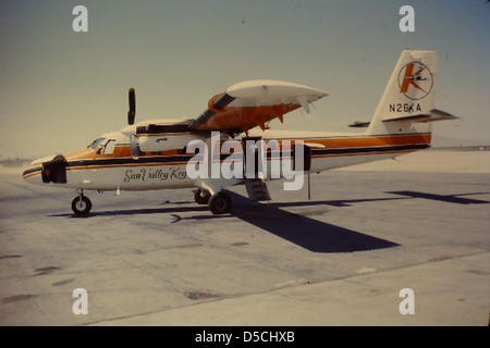 Il de Havilland DHC-6 Twin Otter, N26KA, è un velivolo versatile utilizzato sia per operazioni commerciali che militari. Noto per il suo design robusto e la sua capacità di operare in ambienti difficili, rimane un velivolo chiave nel settore dell'aviazione. Foto Stock