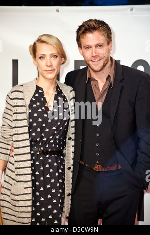 Ken Duken e moglie Marisa alla premiere di 'Dcome Wunder von Kaernten' a Filmfest Hamburg a Cinemaxx movie theater. Amburgo, Foto Stock